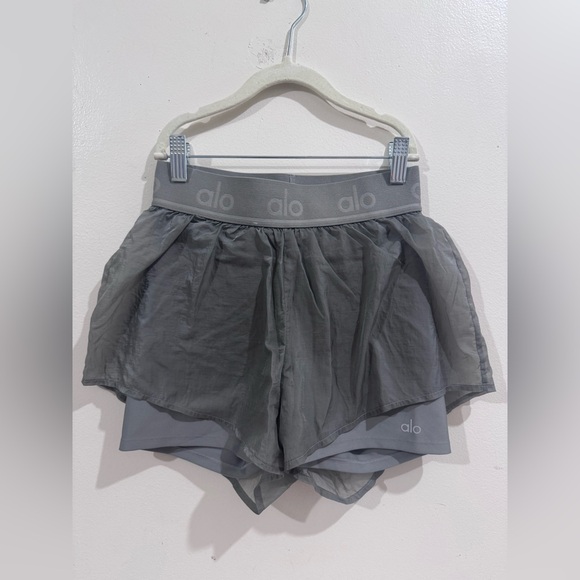 ALO Yoga Women's Charcoal Layered Skorts - Picture 2 of 8